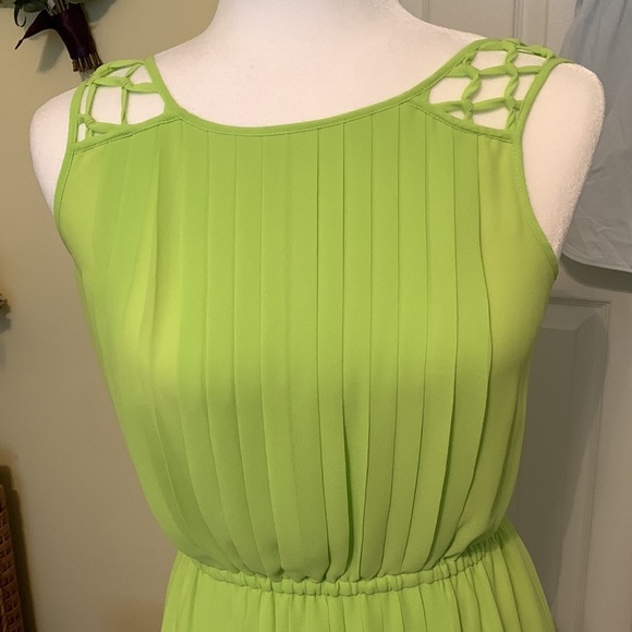 🎁 JESSICA SIMPSON Lime Green Pleated Cocktail Dress Size 2 - Picture 2 of 5